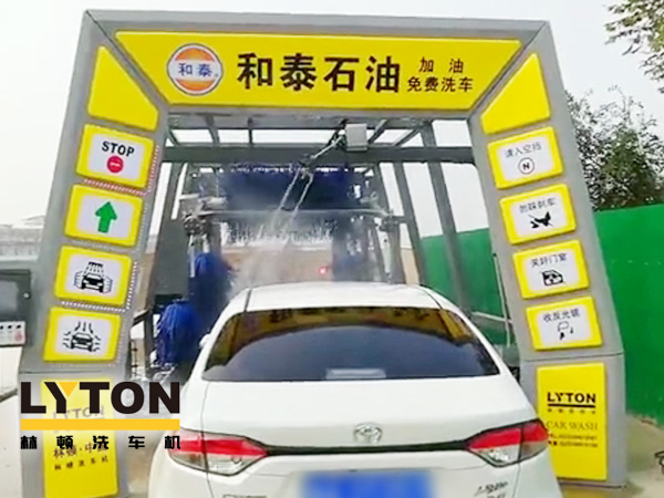 黃色款林頓FX-11系列隧道式連續全自動洗車機設備,外表高壓沖洗、仿型超柔刷洗、輪刷清洗等,眾多客戶選擇!