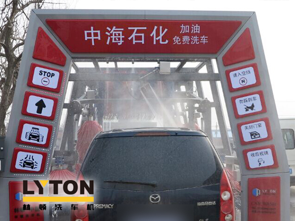 全自動洗車機安裝場所之加油站!提升油站高品質(zhì)服務的企業(yè)形象，有利于口碑傳播！