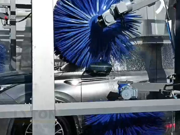 常州客戶安裝兩臺林頓FX11系列全自動(dòng)洗車機(jī)