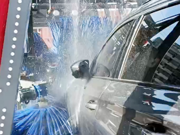 常州客戶安裝兩臺林頓FX11系列全自動(dòng)洗車機(jī)