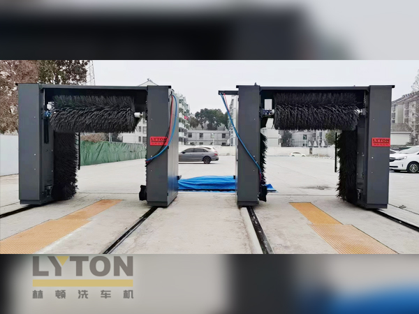 值此盛世華誕之際！林頓全自動(dòng)洗車機(jī)衷心祝愿?jìng)ゴ蟮淖鎳?guó)永遠(yuǎn)繁榮昌盛！